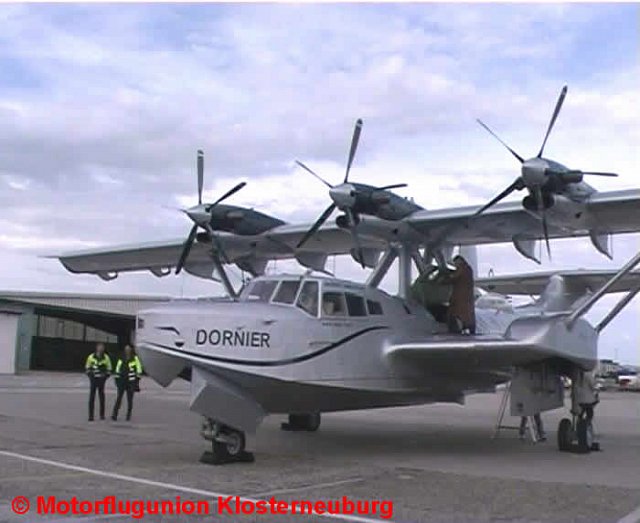 Landung der Dornier DO 24 in Klosterneuburg - Organisator war die Motorflugunion Klosterneuburg unter der Leitung von Gustav Z. Holdosi