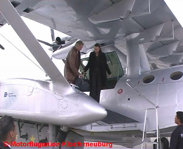 Landung der Dornier DO 24 in Klosterneuburg - Organisator war die Motorflugunion Klosterneuburg unter der Leitung von Gustav Z. Holdosi